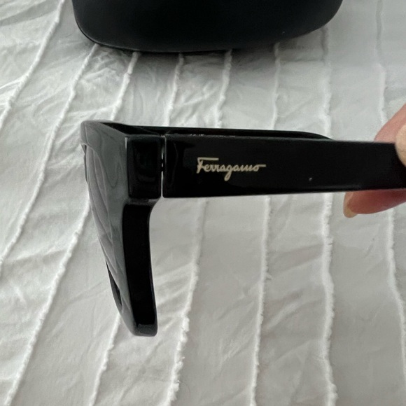 BRAND NEW! Ferragamo Sunglasses made in Italy - Picture 6 of 8